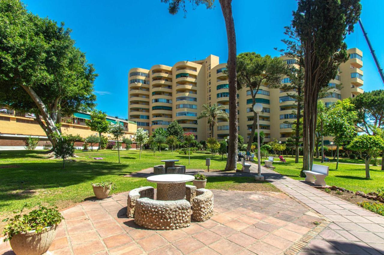 Апартаменты El Rocio En La Playa De Cariluela Торремолинос Экстерьер фото
